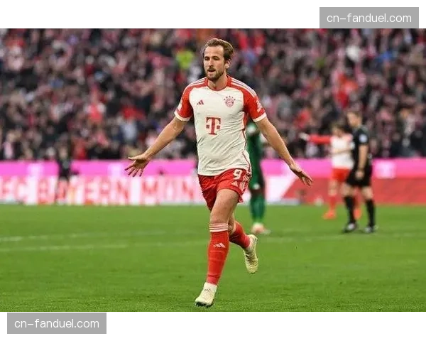 官方：拜仁慕尼黑后卫德利赫特因肌肉伤势将缺席两周