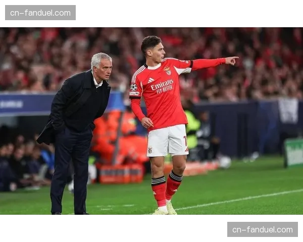 半场战报:本菲卡0-0勒沃库森,弗林蓬屡次制造威胁 半场战报:本菲卡0-0勒沃库森,弗林蓬屡次制造威胁