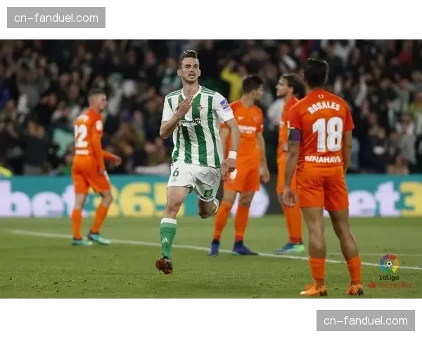 贝蒂斯中场老将瓜尔达多:现代足球要求中场球员必须具备瞬时转换思维 贝蒂斯中场老将瓜尔达多:现代足球要求中场球员必须具备瞬时转换思维